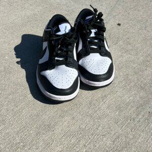 black and whit nike dunks